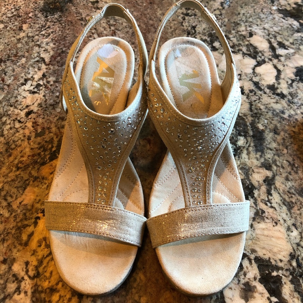 Anne Klein Sport ladies 8.5 shoes. Wore once $10